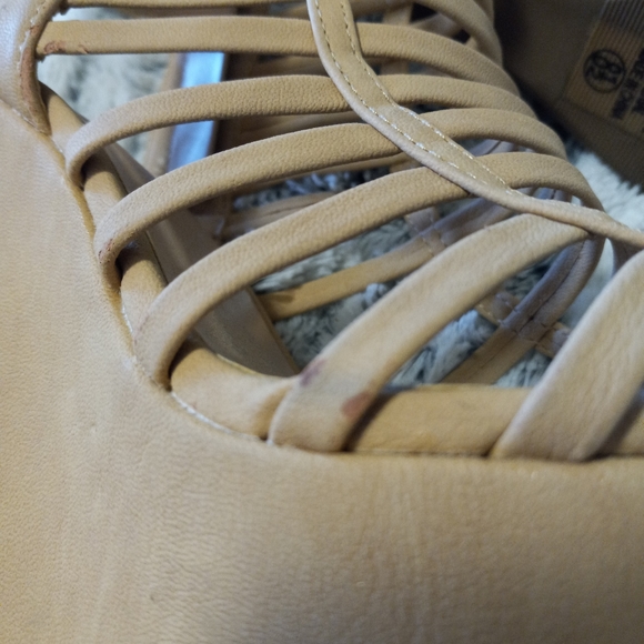 ☆3/$20* Heart in D Tan Caged Wedge Heels - Picture 9 of 15